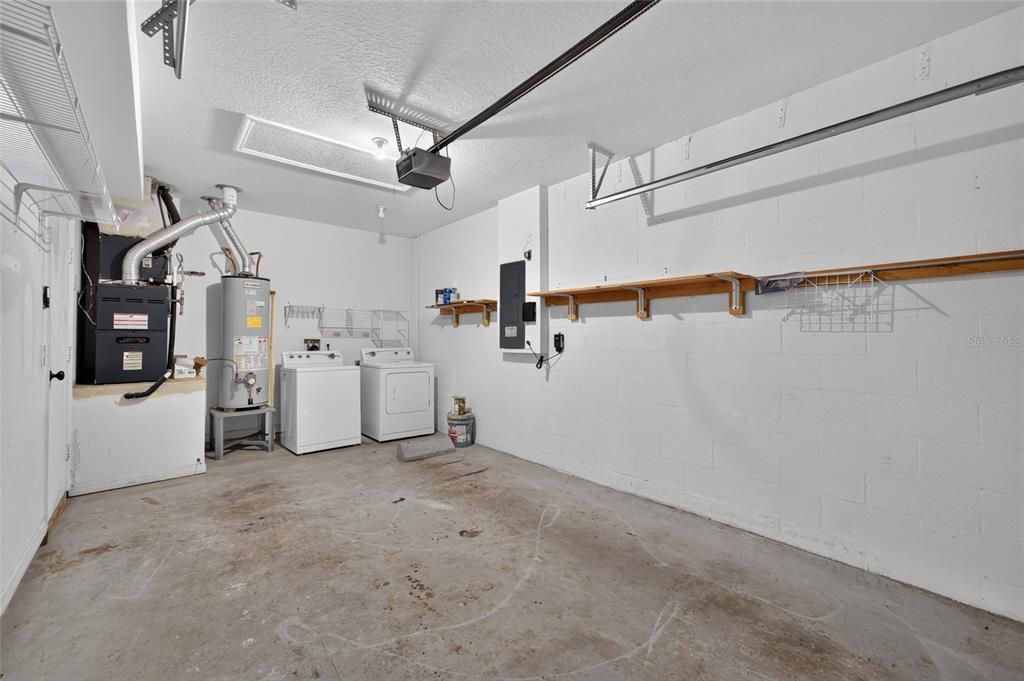 For Sale: $319,900 (3 beds, 2 baths, 1059 Square Feet)