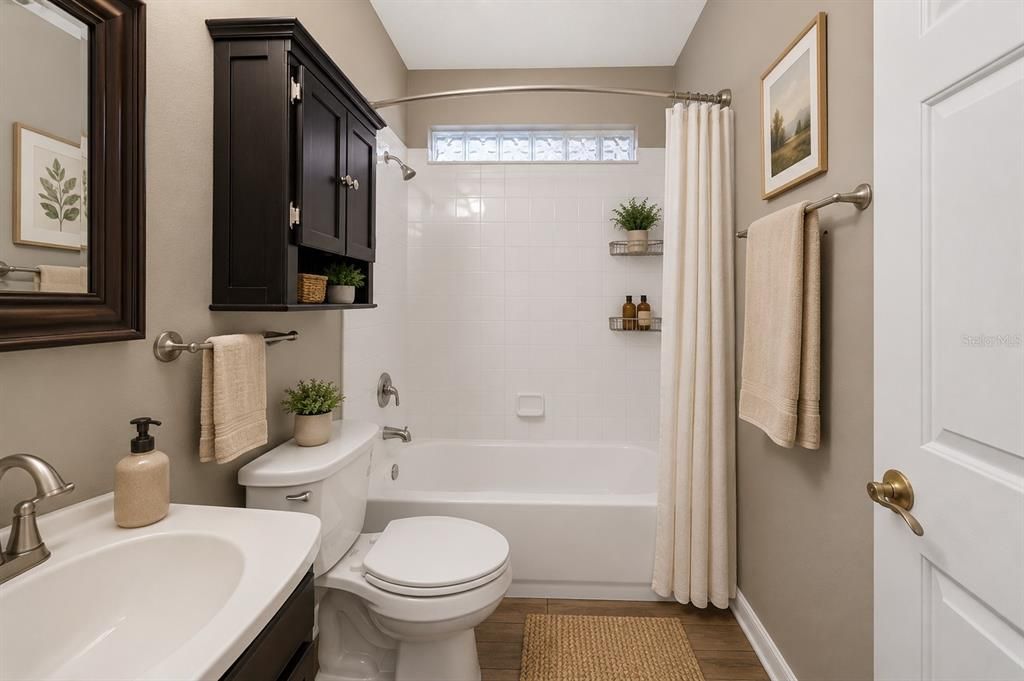 For Sale: $319,900 (3 beds, 2 baths, 1059 Square Feet)