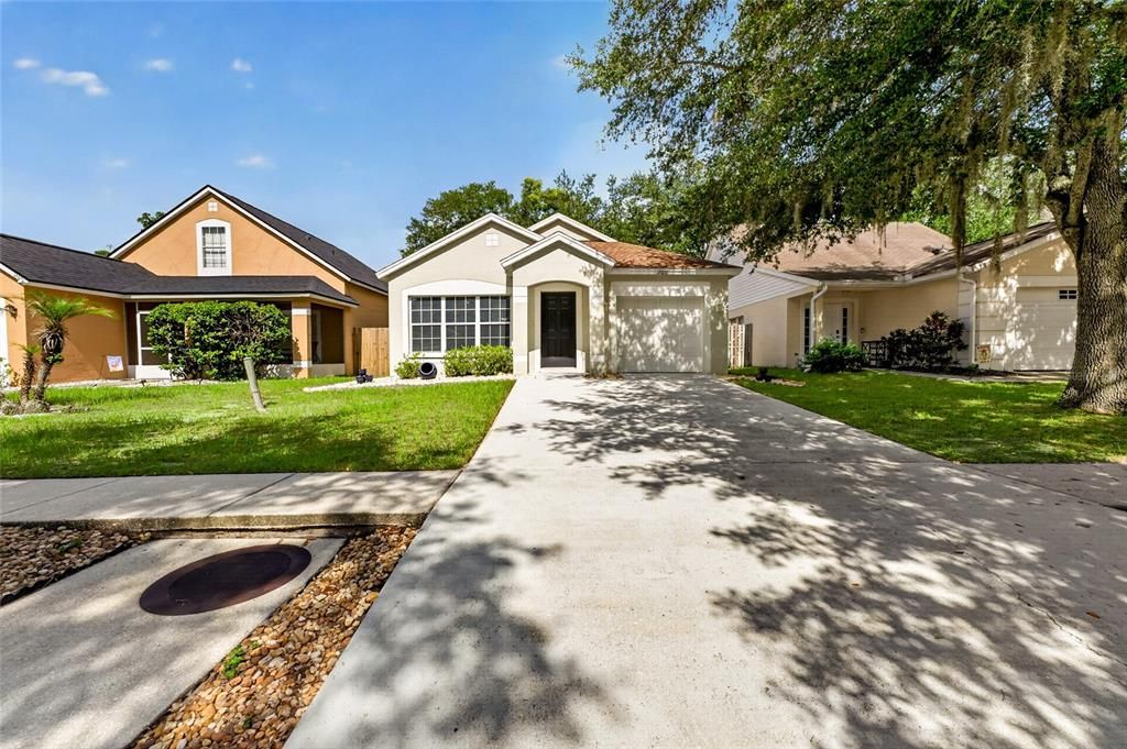 For Sale: $319,900 (3 beds, 2 baths, 1059 Square Feet)