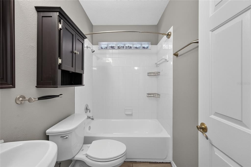 For Sale: $319,900 (3 beds, 2 baths, 1059 Square Feet)