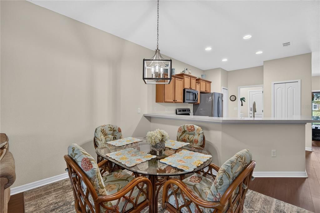 Activo con contrato: $279,899 (2 camas, 2 baños, 1374 Pies cuadrados)
