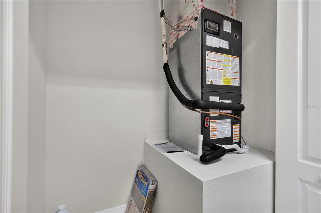 Activo con contrato: $279,899 (2 camas, 2 baños, 1374 Pies cuadrados)