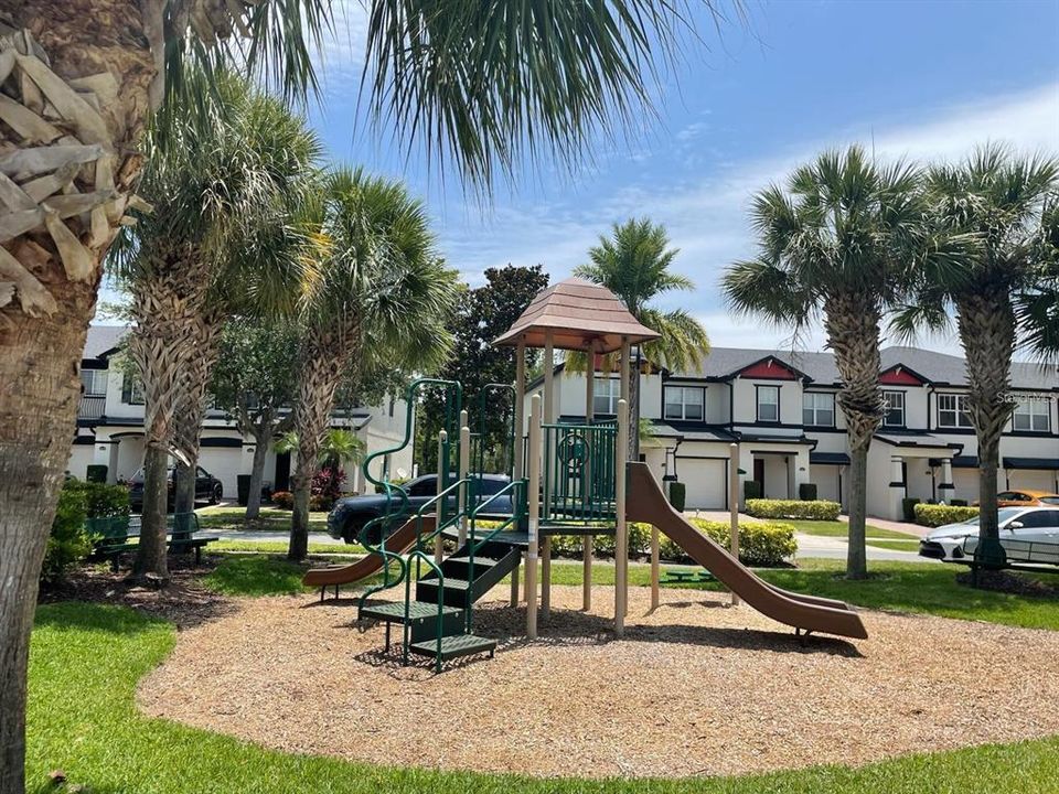 For Sale: $358,900 (5 beds, 2 baths, 1900 Square Feet)