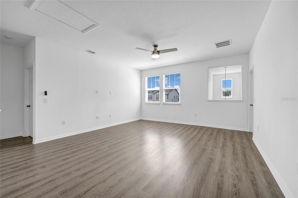 For Sale: $950,000 (5 beds, 4 baths, 4043 Square Feet)