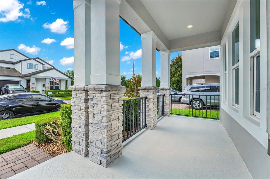 For Sale: $950,000 (5 beds, 4 baths, 4043 Square Feet)