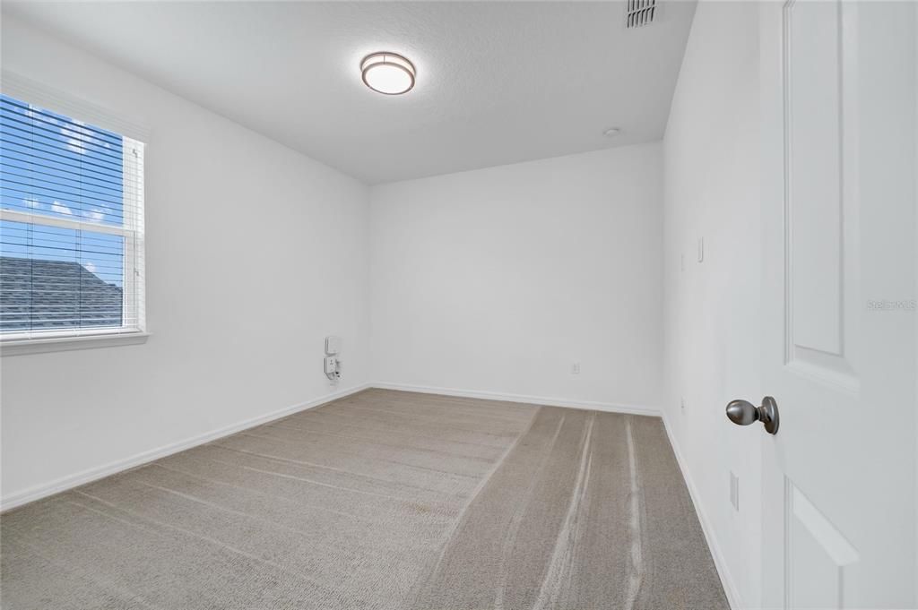 For Sale: $950,000 (5 beds, 4 baths, 4043 Square Feet)
