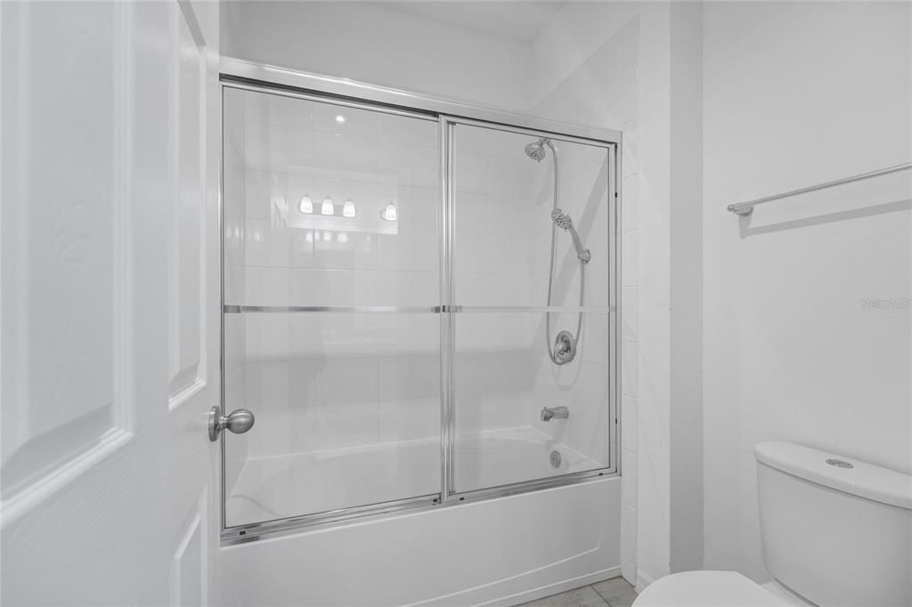 For Sale: $950,000 (5 beds, 4 baths, 4043 Square Feet)