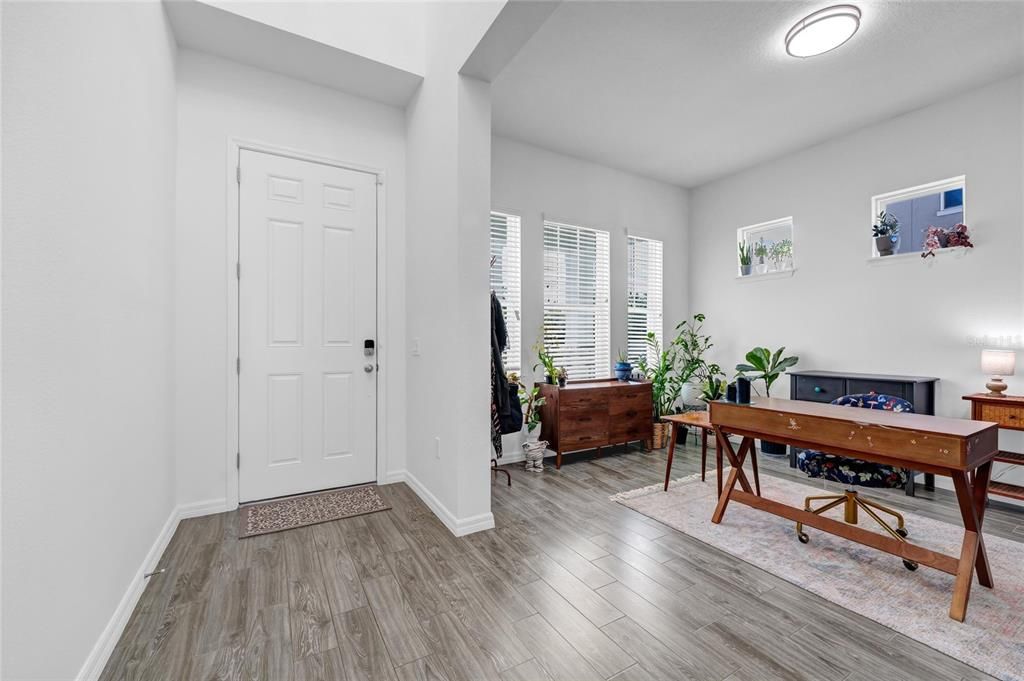 For Sale: $950,000 (5 beds, 4 baths, 4043 Square Feet)