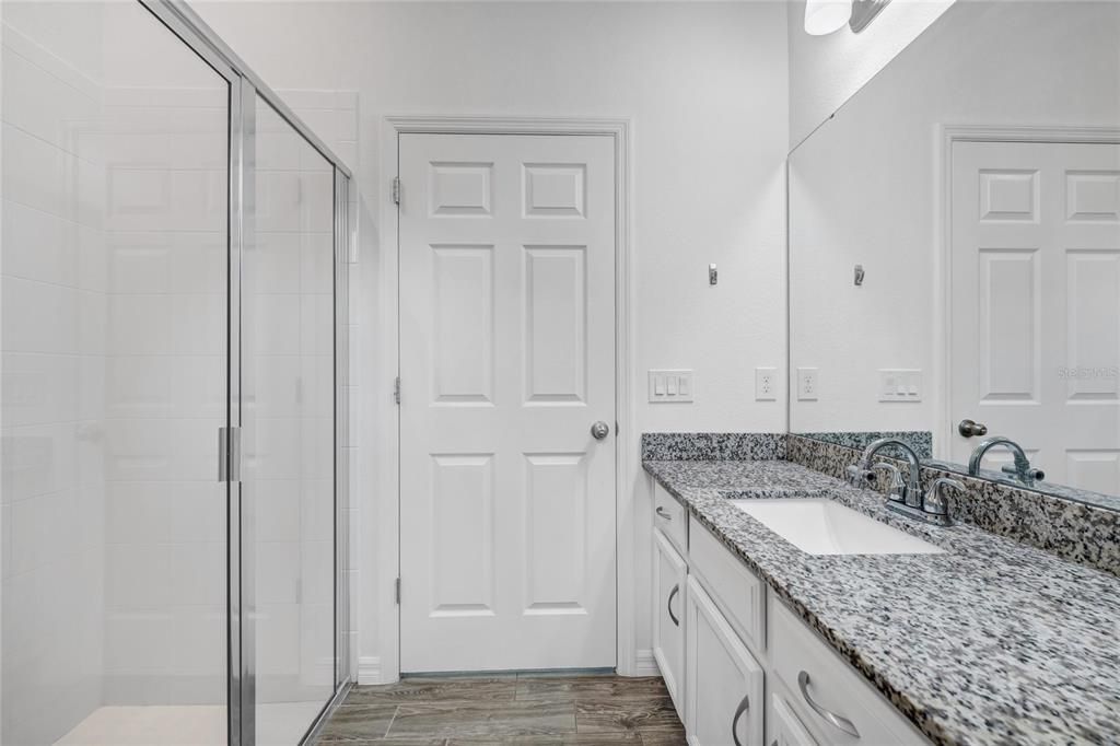 For Sale: $950,000 (5 beds, 4 baths, 4043 Square Feet)