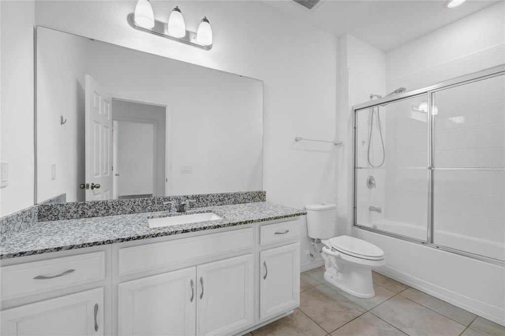 For Sale: $950,000 (5 beds, 4 baths, 4043 Square Feet)