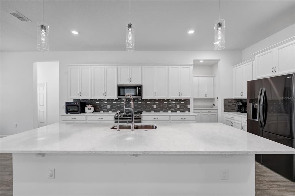 For Sale: $950,000 (5 beds, 4 baths, 4043 Square Feet)