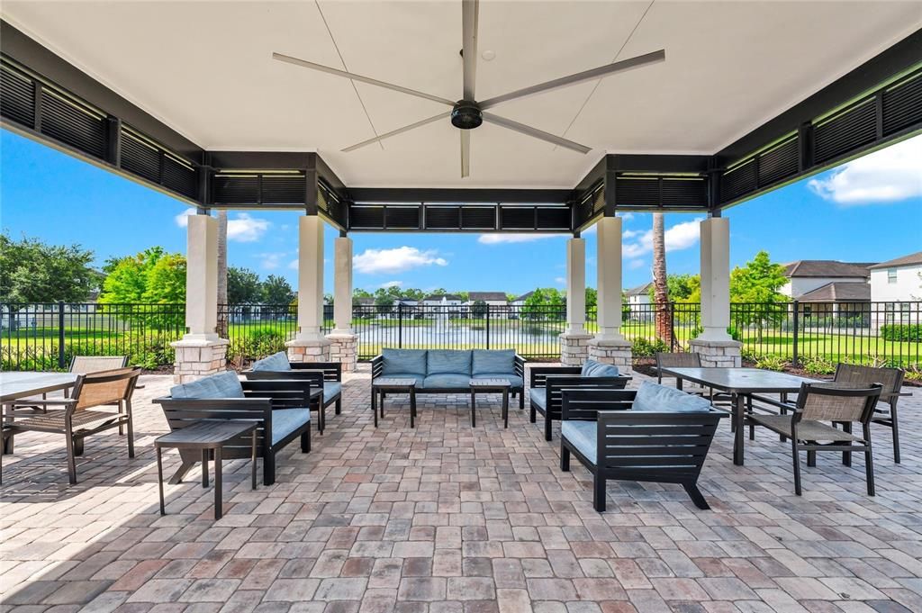 For Sale: $950,000 (5 beds, 4 baths, 4043 Square Feet)