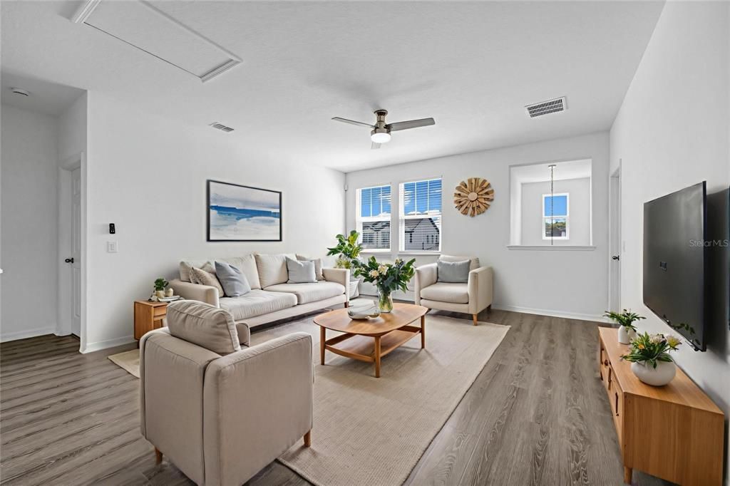 For Sale: $950,000 (5 beds, 4 baths, 4043 Square Feet)