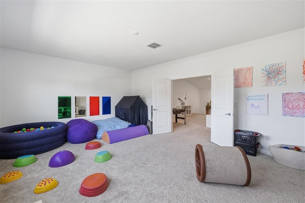 For Sale: $599,900 (5 beds, 4 baths, 4216 Square Feet)