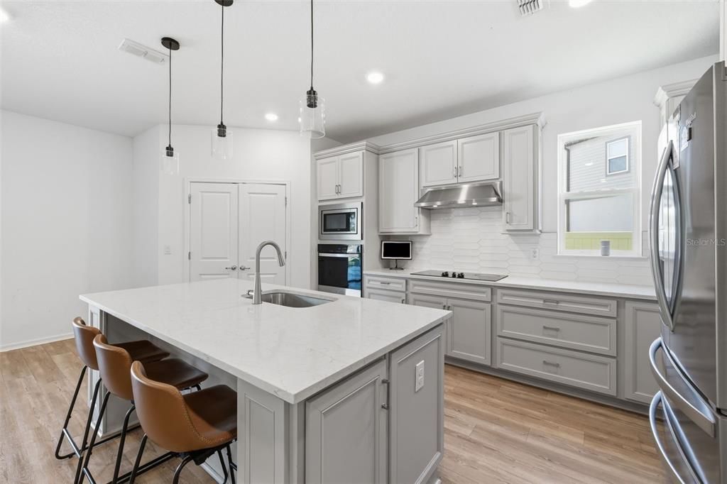 For Sale: $599,900 (5 beds, 4 baths, 4216 Square Feet)