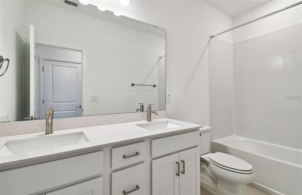 For Sale: $599,900 (5 beds, 4 baths, 4216 Square Feet)