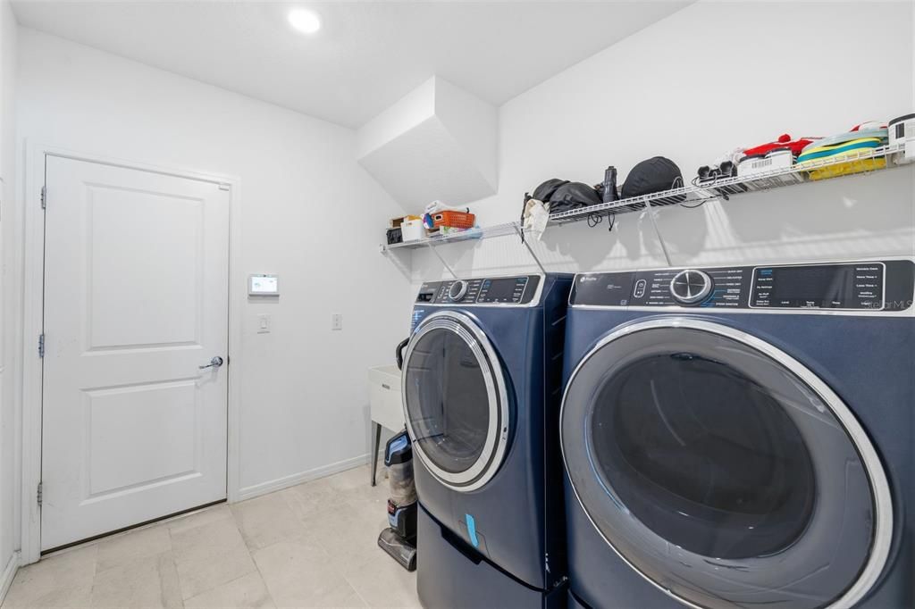 For Sale: $599,900 (5 beds, 4 baths, 4216 Square Feet)