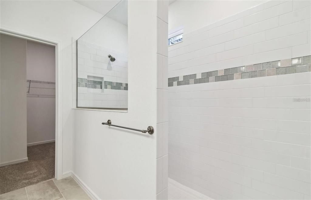 For Sale: $599,900 (5 beds, 4 baths, 4216 Square Feet)