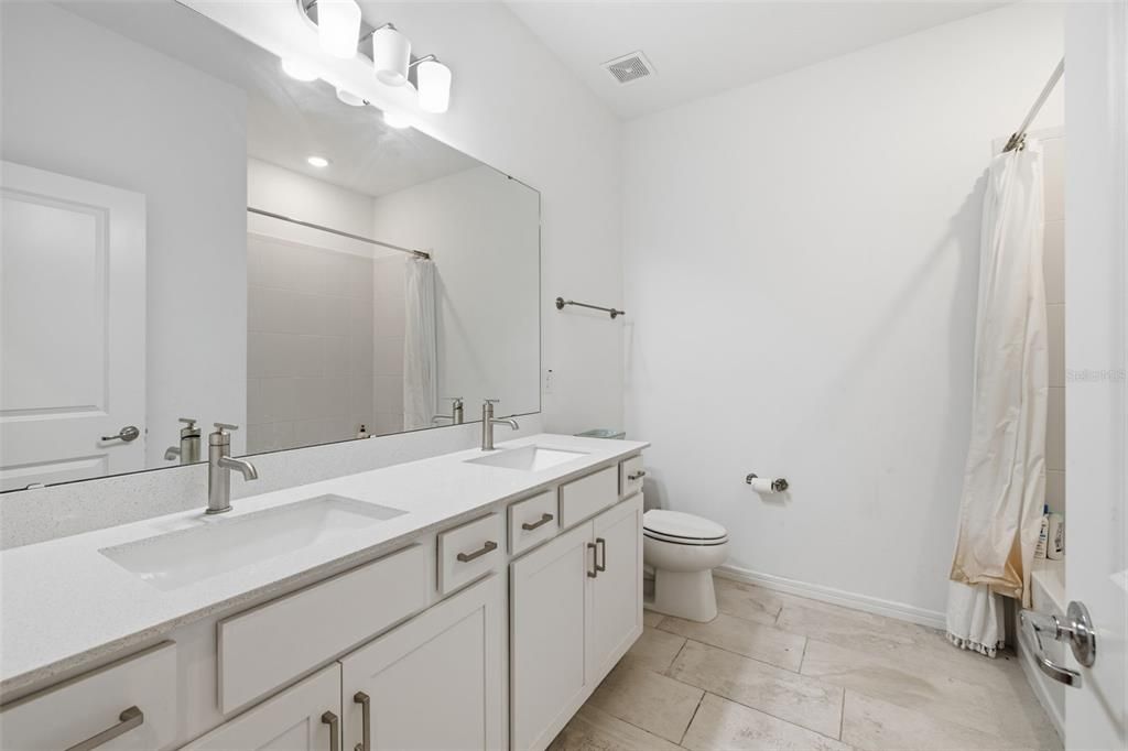 For Sale: $599,900 (5 beds, 4 baths, 4216 Square Feet)