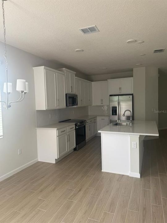 For Rent: $2,550 (3 beds, 2 baths, 1712 Square Feet)