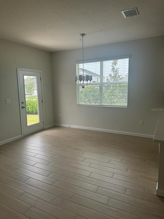 For Rent: $2,550 (3 beds, 2 baths, 1712 Square Feet)