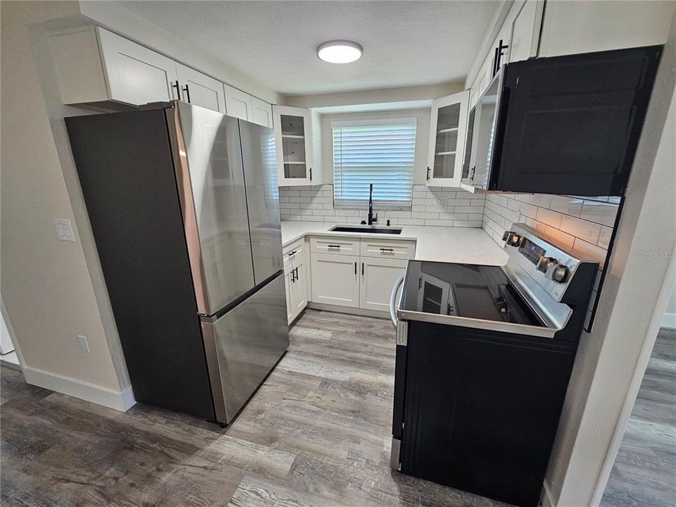 For Rent: $1,900 (2 beds, 1 baths, 849 Square Feet)