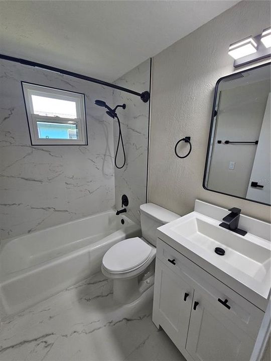 For Rent: $1,900 (2 beds, 1 baths, 849 Square Feet)