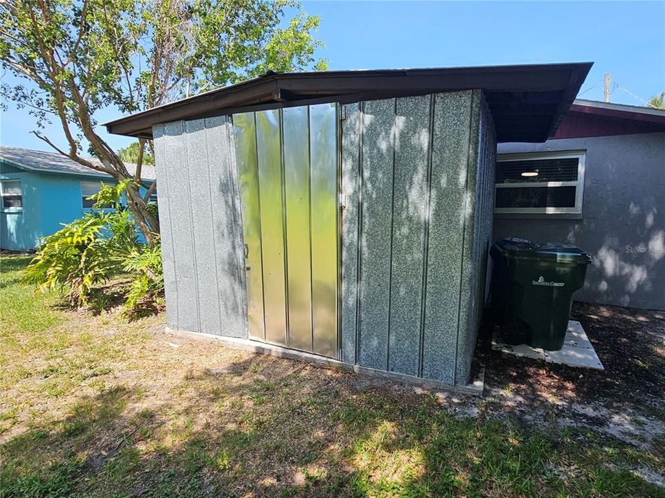For Rent: $1,900 (2 beds, 1 baths, 849 Square Feet)