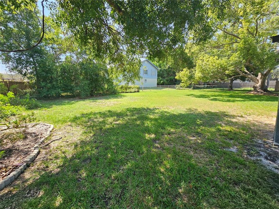 For Rent: $1,900 (2 beds, 1 baths, 849 Square Feet)
