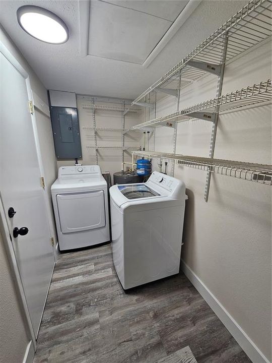 For Rent: $1,900 (2 beds, 1 baths, 849 Square Feet)