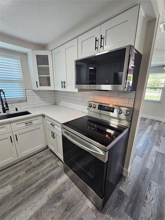 For Rent: $1,900 (2 beds, 1 baths, 849 Square Feet)