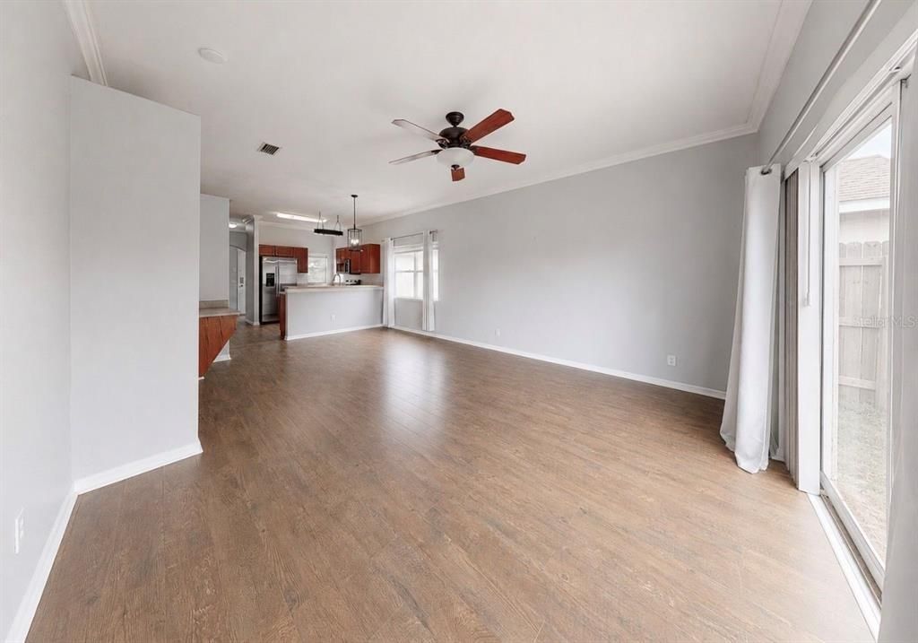 En Venta: $295,000 (3 camas, 2 baños, 1195 Pies cuadrados)