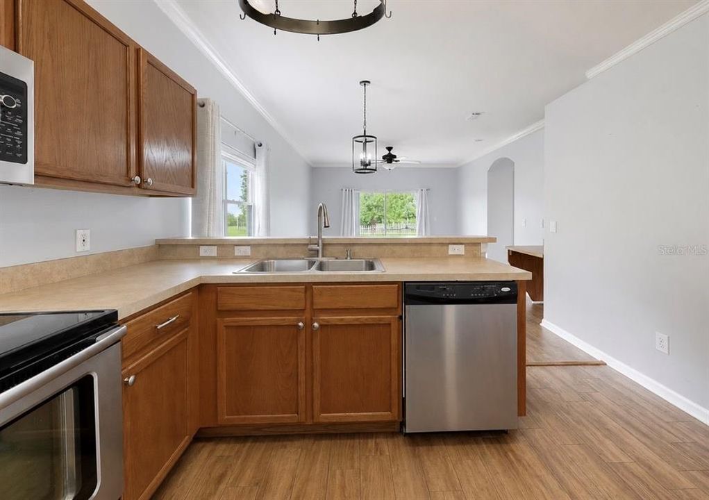 En Venta: $295,000 (3 camas, 2 baños, 1195 Pies cuadrados)