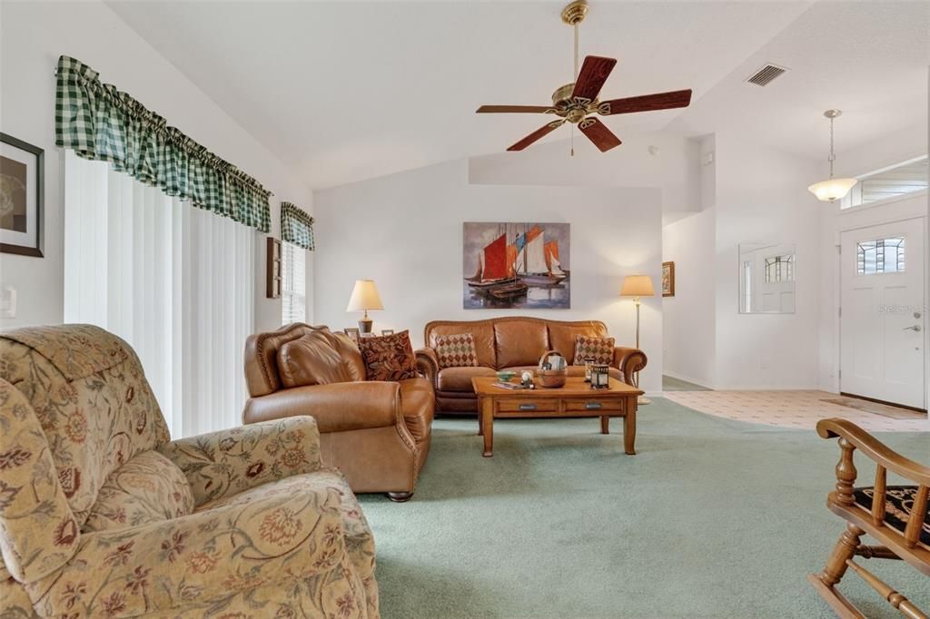 For Sale: $220,000 (3 beds, 2 baths, 1256 Square Feet)