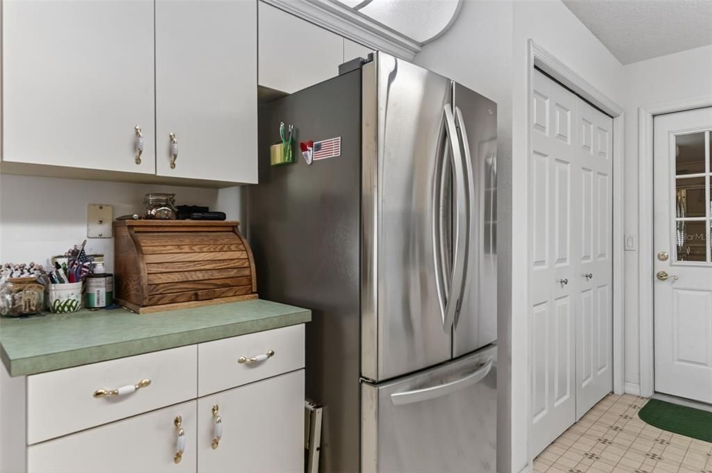 For Sale: $220,000 (3 beds, 2 baths, 1256 Square Feet)