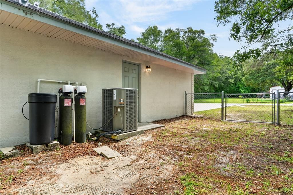 For Sale: $220,000 (3 beds, 2 baths, 1256 Square Feet)