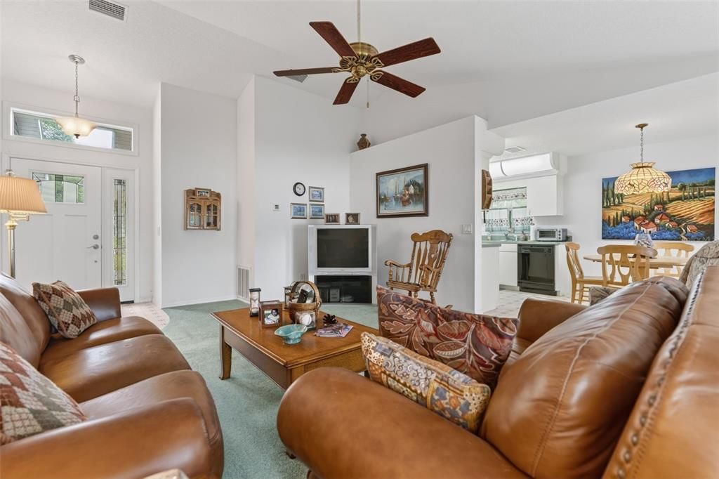 For Sale: $220,000 (3 beds, 2 baths, 1256 Square Feet)