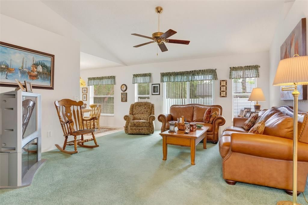 For Sale: $220,000 (3 beds, 2 baths, 1256 Square Feet)