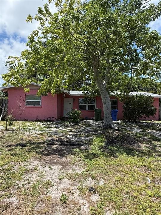 Active With Contract: $269,000 (3 beds, 2 baths, 1352 Square Feet)