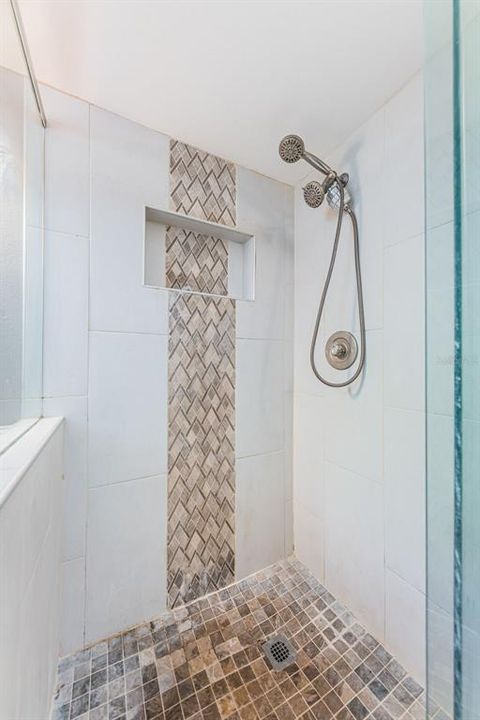 На продажу: $154,900 (2 спален, 2 ванн, 1050 Квадратных фут)