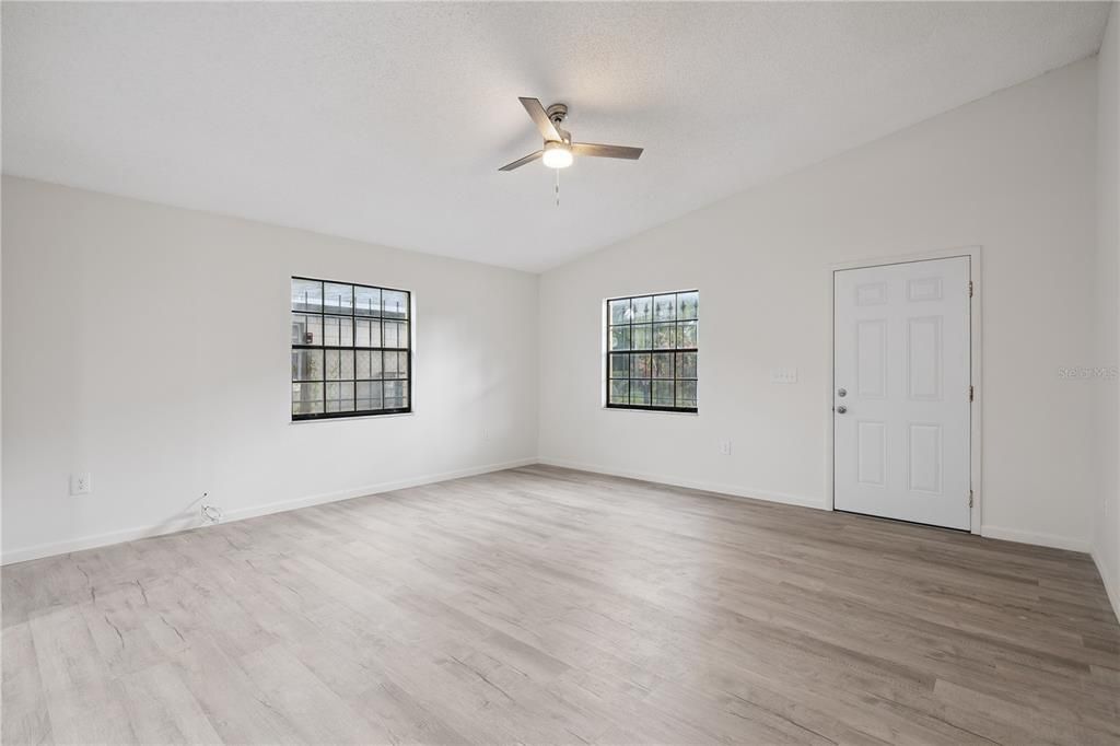 For Sale: $300,000 (4 beds, 2 baths, 1458 Square Feet)