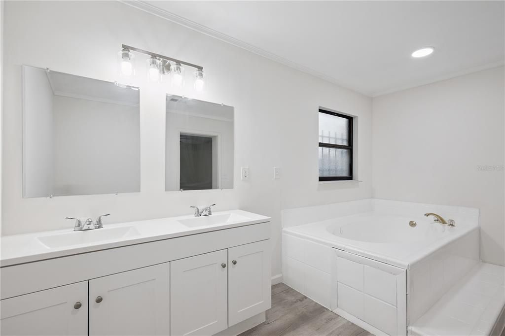 For Sale: $300,000 (4 beds, 2 baths, 1458 Square Feet)