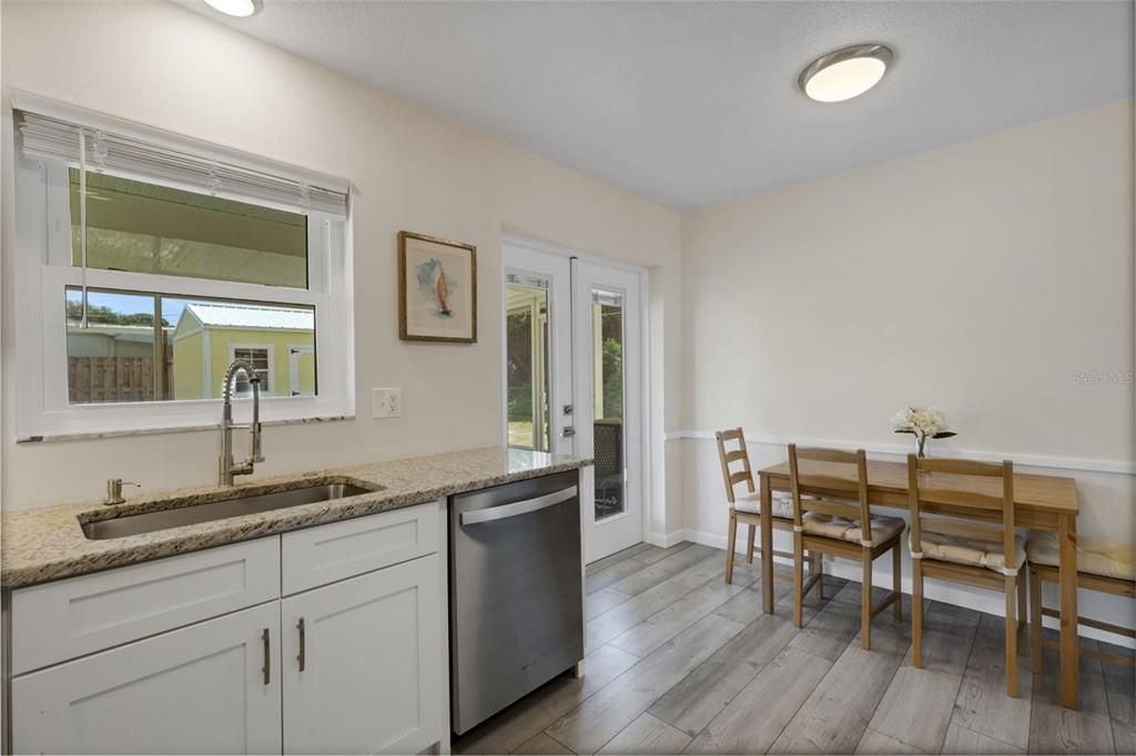 For Sale: $279,900 (2 beds, 1 baths, 858 Square Feet)
