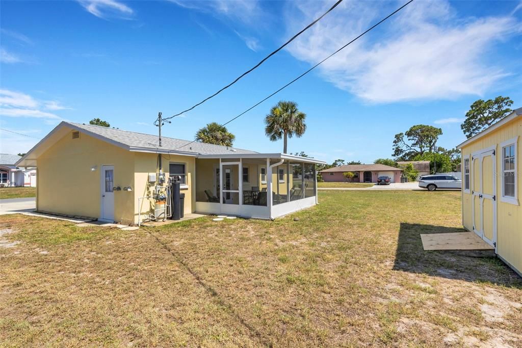 For Sale: $279,900 (2 beds, 1 baths, 858 Square Feet)