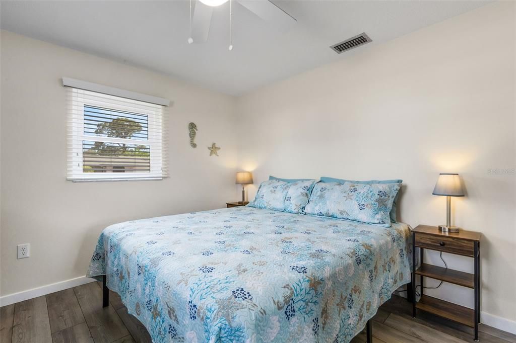 For Sale: $279,900 (2 beds, 1 baths, 858 Square Feet)