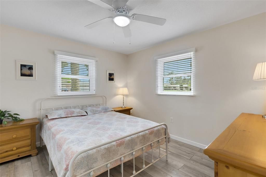 For Sale: $279,900 (2 beds, 1 baths, 858 Square Feet)