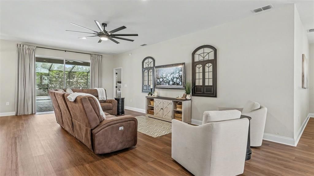 For Sale: $614,900 (5 beds, 3 baths, 2598 Square Feet)