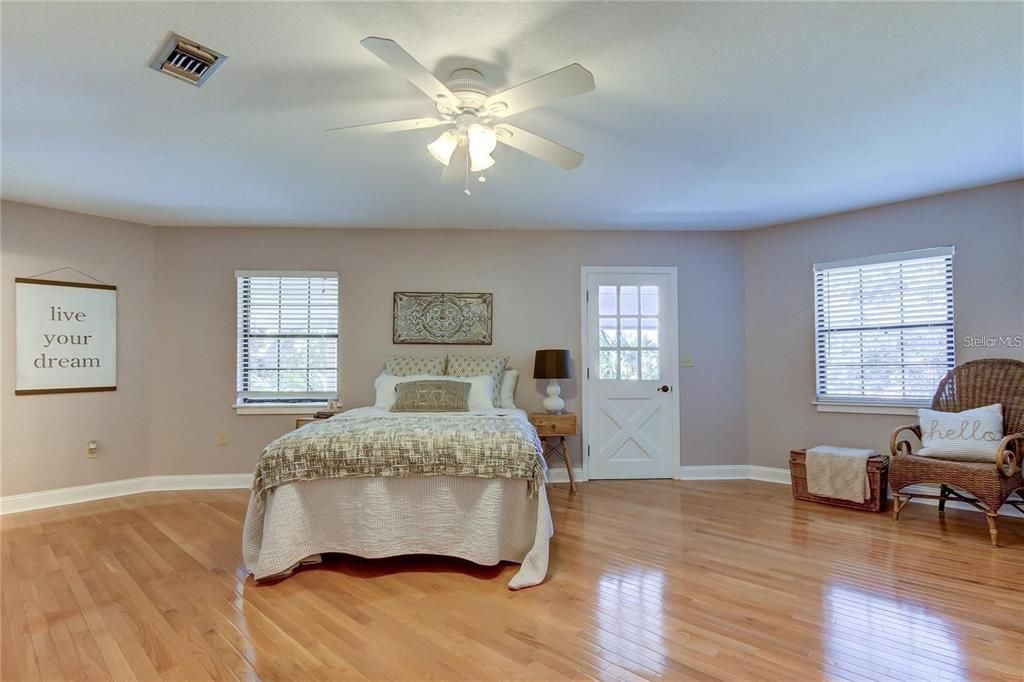 For Rent: $4,000 (3 beds, 3 baths, 2472 Square Feet)
