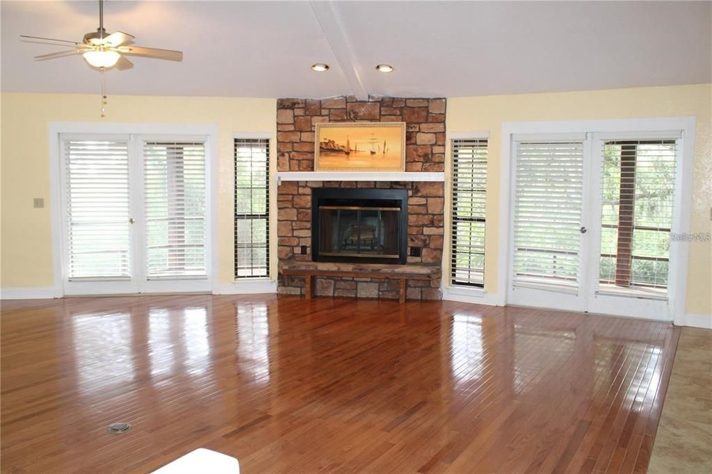 For Rent: $4,000 (3 beds, 3 baths, 2472 Square Feet)