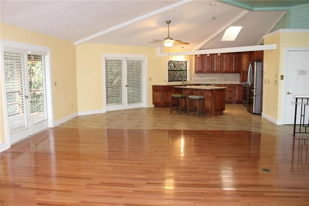 For Rent: $4,000 (3 beds, 3 baths, 2472 Square Feet)